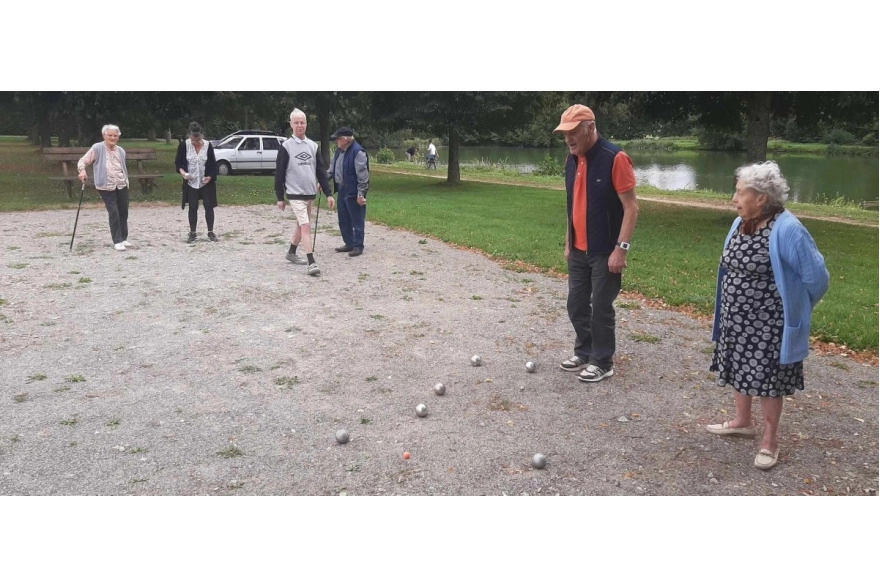 Pétanque à l'étang Peuton